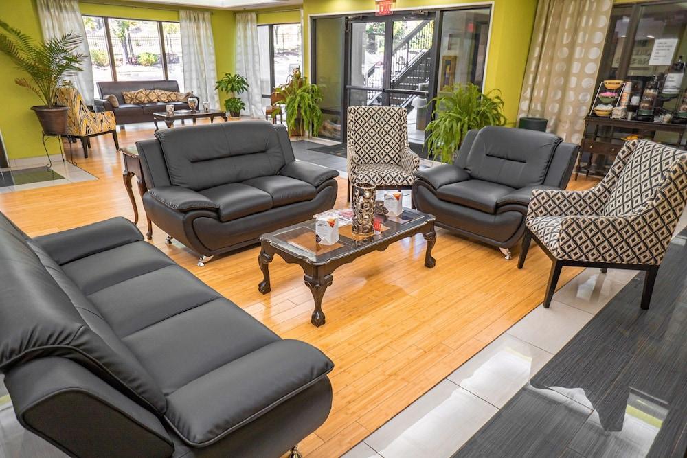 Quality Inn & Suites Near Six Flags - Остел Екстериор снимка