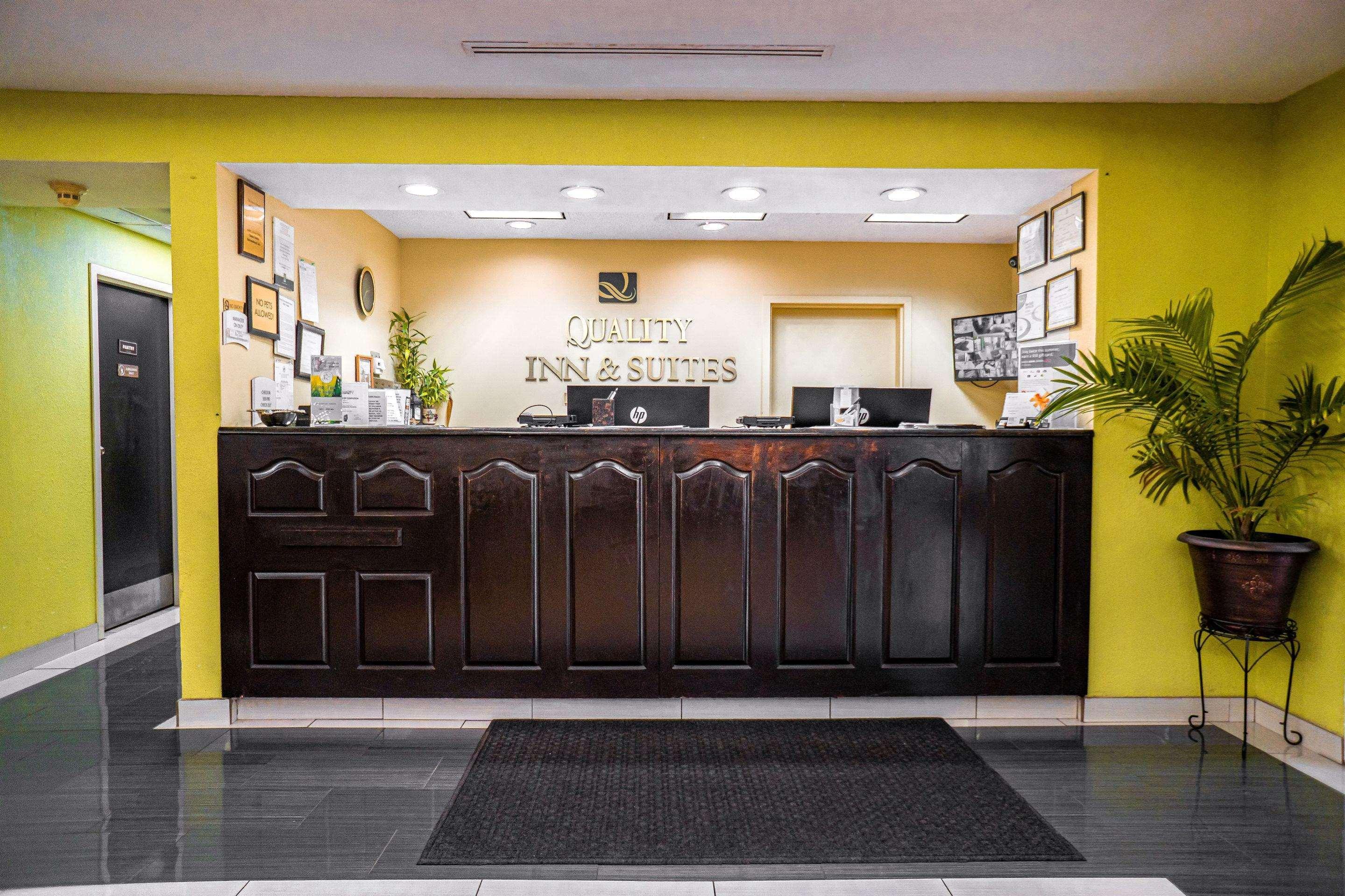Quality Inn & Suites Near Six Flags - Остел Екстериор снимка