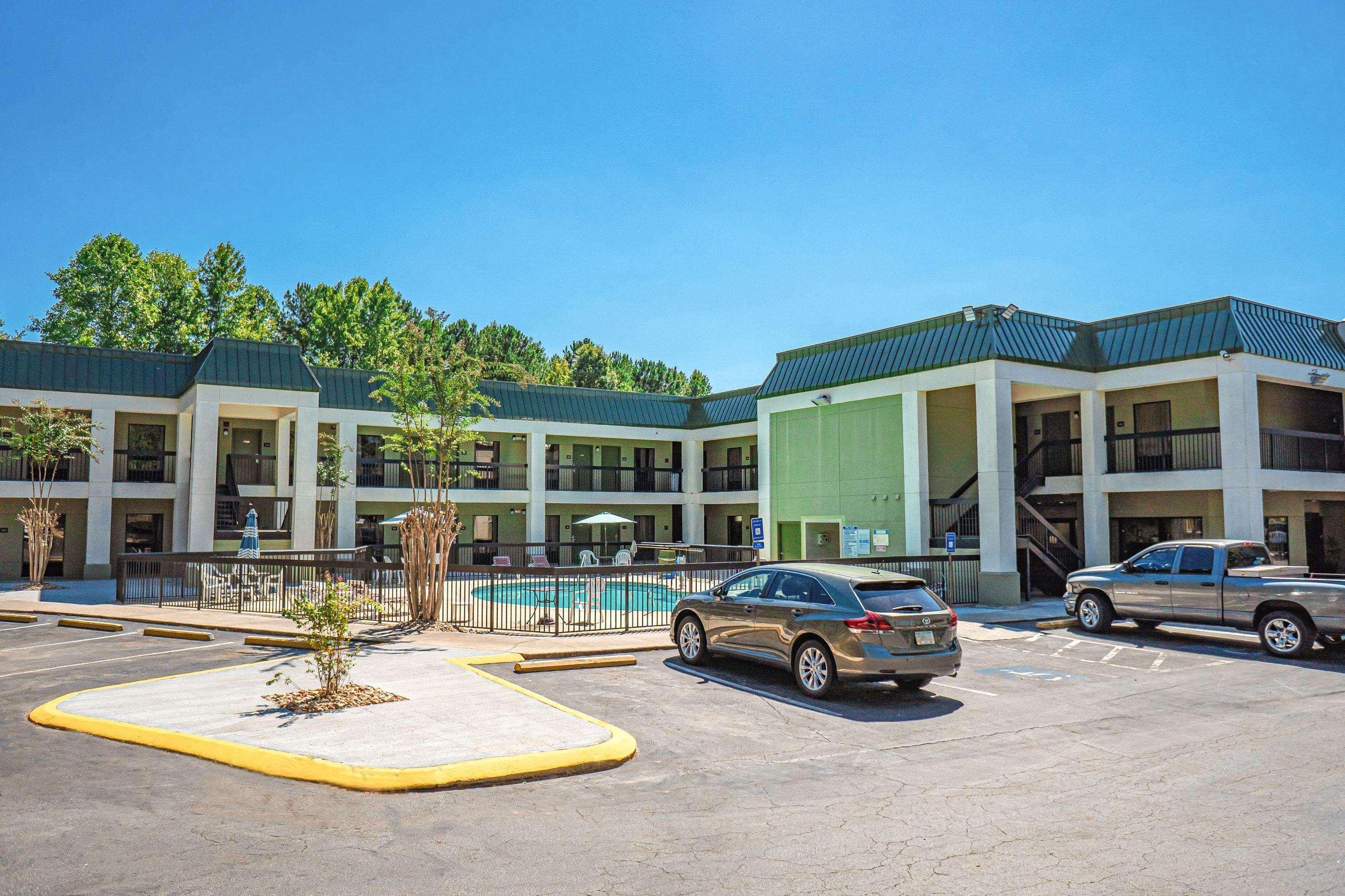 Quality Inn & Suites Near Six Flags - Остел Екстериор снимка