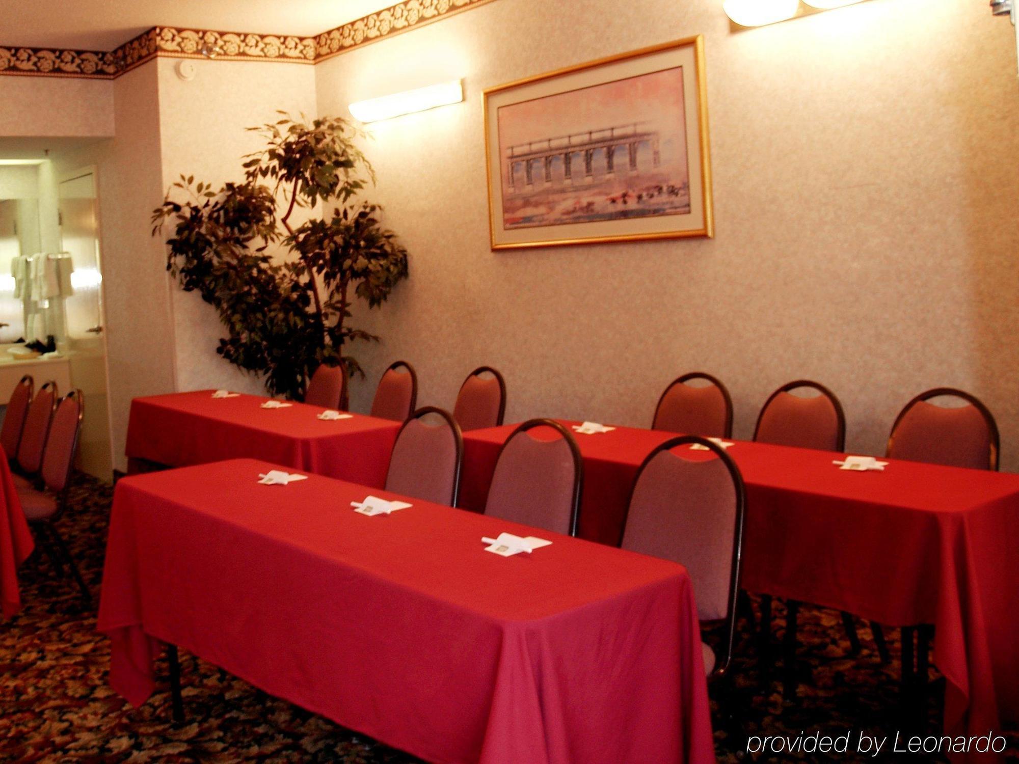 Quality Inn & Suites Near Six Flags - Остел Екстериор снимка