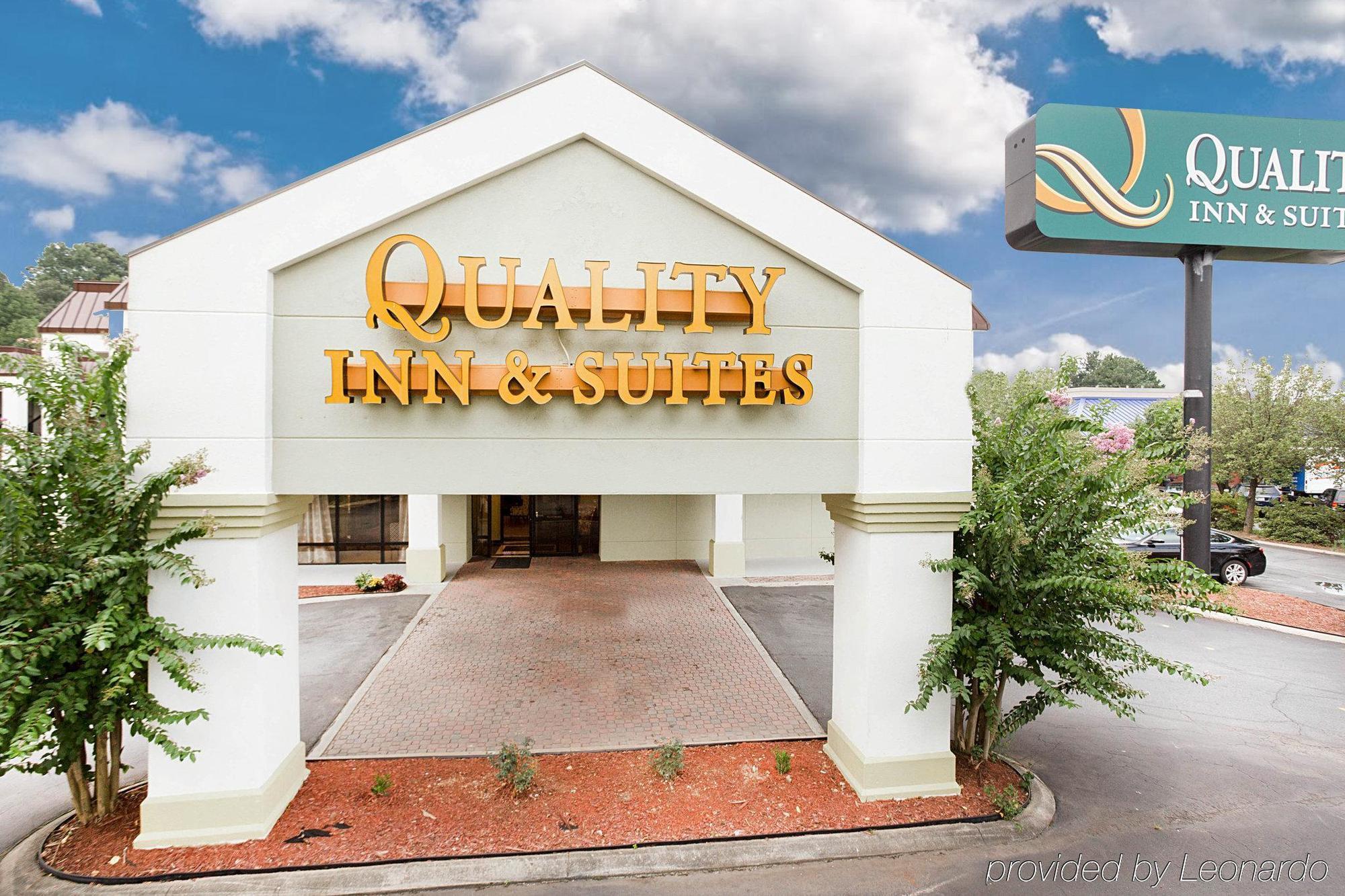 Quality Inn & Suites Near Six Flags - Остел Екстериор снимка