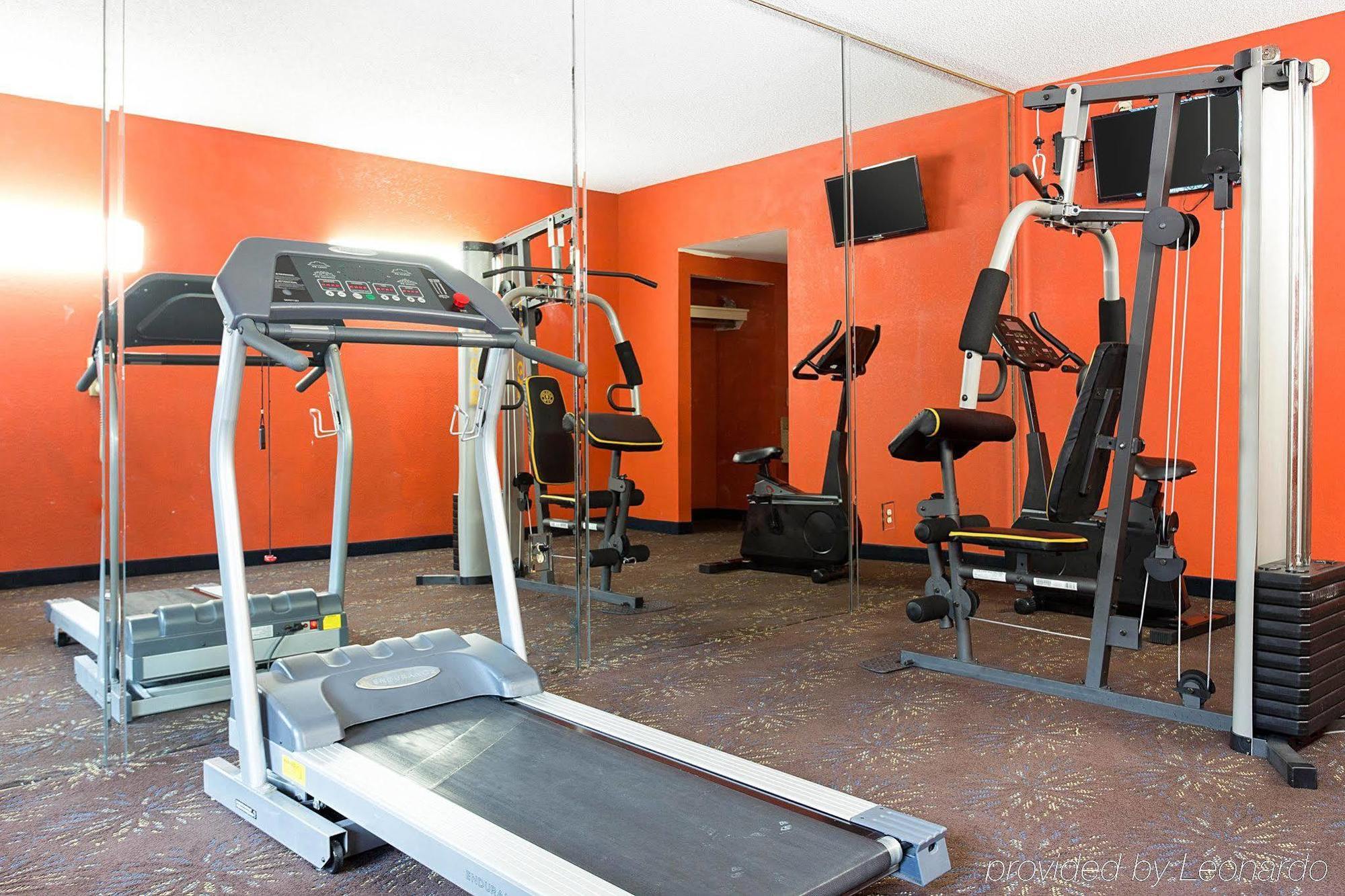 Quality Inn & Suites Near Six Flags - Остел Екстериор снимка